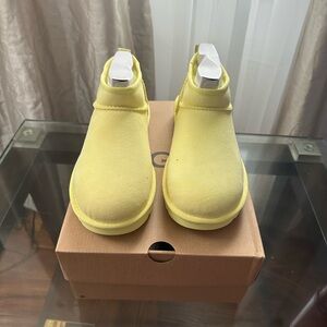 UGG Women Boots in Sunny Yellow